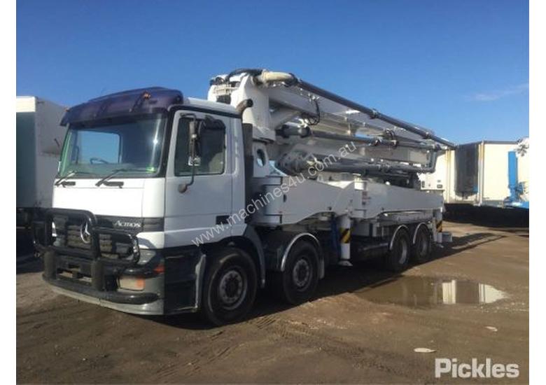 caption 1999 Mercedes-Benz Actros 3240