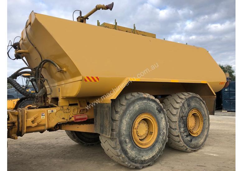 caption 2006 CATERPILLAR 740 ARTICULATED WATER TRUCK
