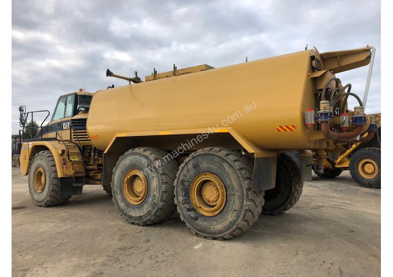 caption 2006 CATERPILLAR 740 ARTICULATED WATER TRUCK