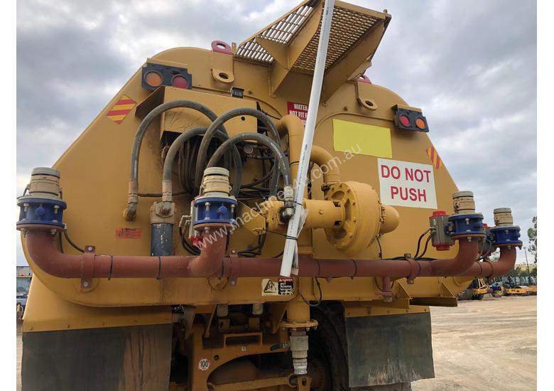 caption 2006 CATERPILLAR 740 ARTICULATED WATER TRUCK