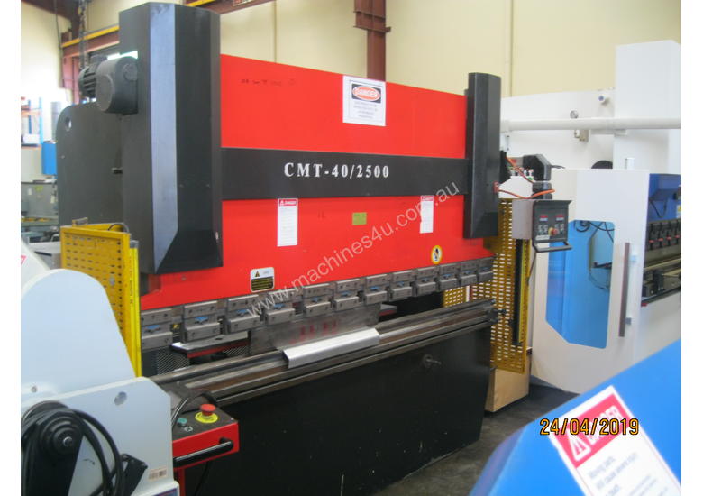 caption CMT 2500 x 40 Ton Hydraulic Pressbrake