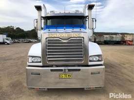 2016 Mack Superliner CLXT - picture1' - Click to enlarge