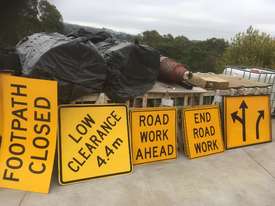 ROAD  WORKS/SPEED AND DIRECTIONAL SIGNS ALL IN  EX / CONDITION - picture0' - Click to enlarge