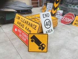 ROAD  WORKS/SPEED AND DIRECTIONAL SIGNS ALL IN  EX / CONDITION - picture2' - Click to enlarge