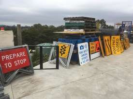 ROAD  WORKS/SPEED AND DIRECTIONAL SIGNS ALL IN  EX / CONDITION - picture0' - Click to enlarge
