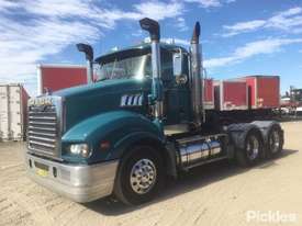 2015 Mack Trident - picture2' - Click to enlarge