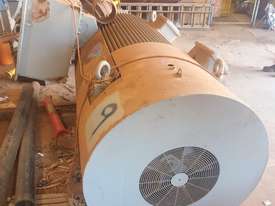 900 kw 1200 hp 6 pole 6600 volt 500 frame WEG AC Electric Motor - picture1' - Click to enlarge