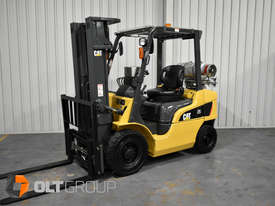 CATERPILLAR 2.5 Tonne Forklift Container Mast Fork Positioner 2678 Hours Petrol/LPG - picture0' - Click to enlarge