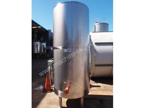 Stainless Steel Storage Tank (Vertical), Capacity: 2,500Lt