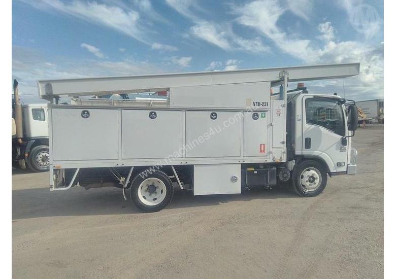 caption Isuzu NQR 450