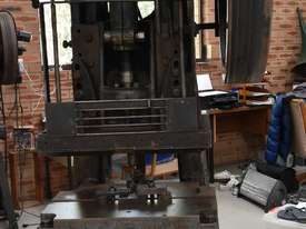 Power press 30 tonne  - picture0' - Click to enlarge