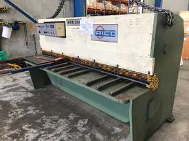 Just Traded - Quick Sale 2500mm x 4mm Hydraulic Guillotine - picture0' - Click to enlarge