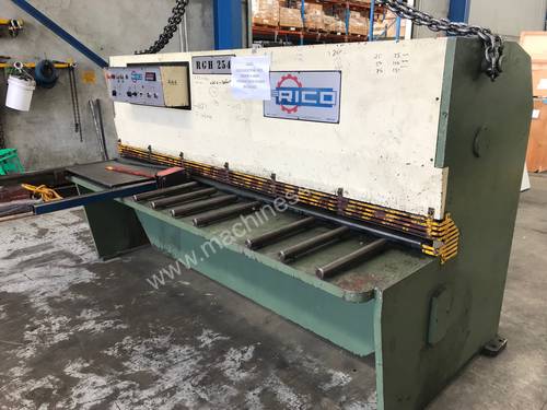 Just Traded - Quick Sale 2500mm x 4mm Hydraulic Guillotine