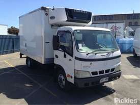 2004 Hino DUTRO - picture0' - Click to enlarge