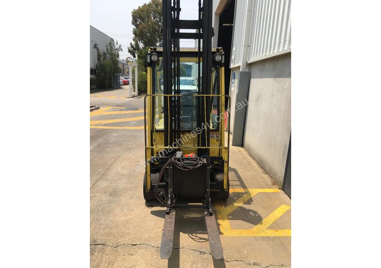caption 1.8T 3 Wheel Battery Electric Forklift