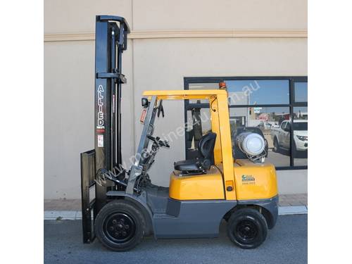 TCM 4000kg Diesel Forklift with 4000mm Three Stage Container Mast
