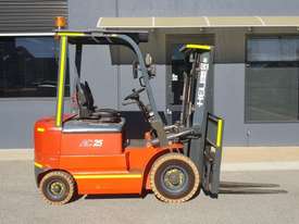 Heli 2500kg Electric Forklift with 4500mm Three Stage Mast - picture0' - Click to enlarge