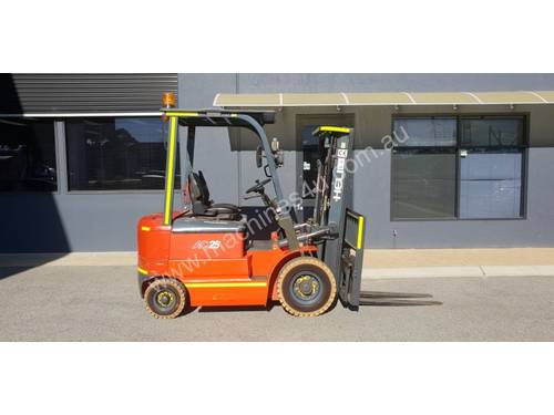 Heli 2500kg Electric Forklift with 4500mm Three Stage Mast