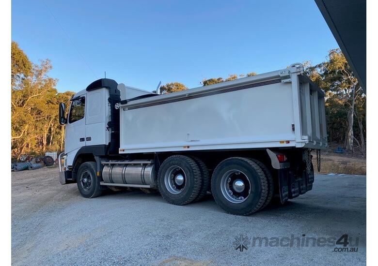 caption VOLVO TIPPER 1997 FH12