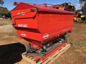 Kuhn Axera M 1102 - picture1' - Click to enlarge