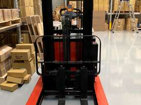 Electric Reach Walkie Stacker 1.5T, 4.5Mtr Lift - picture1' - Click to enlarge