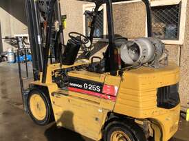 2.5 ton Forklift Only 3282 Hours Under $6K  - picture1' - Click to enlarge