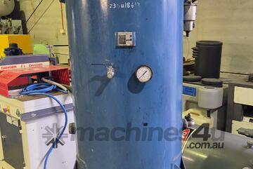 VERTICAL AUSSIE Tanks 430 500 600 820 1,000 8,000 10,000L. Horizontal 250-950L from $900