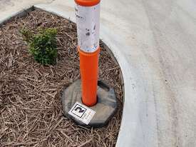 T-Top Bollard & 6KG Base - picture0' - Click to enlarge