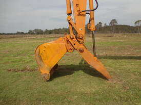 22 tonne excavator - picture1' - Click to enlarge