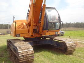 22 tonne excavator - picture2' - Click to enlarge