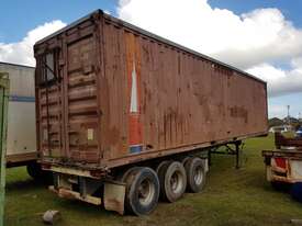JUMBO HI-CUBE CONTAINER ON TRAILER - picture2' - Click to enlarge