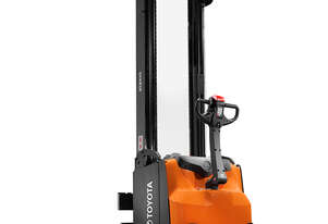 Toyota   SWE140S Walkie Stacker