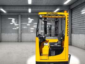 WAREHOUSE REACH TRUCK 25BRJ-9 SIT DOWN - picture0' - Click to enlarge