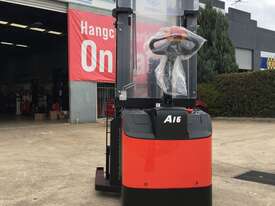 Brand new Hangcha1.6 Tonne Electric Reach Stacker - picture0' - Click to enlarge