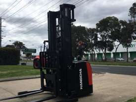 Brand new Hangcha1.6 Tonne Electric Reach Stacker - picture1' - Click to enlarge