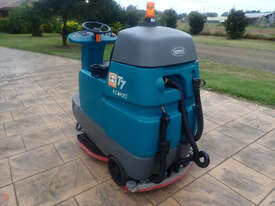 Tennant T7 Sweeper Sweeping/Cleaning - picture2' - Click to enlarge