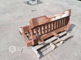 1400MM RAKE BUCKET TO SKID STEER - picture1' - Click to enlarge