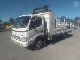 Hino 300c - picture1' - Click to enlarge