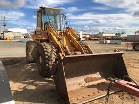 2005 Case  621B Loader - picture0' - Click to enlarge