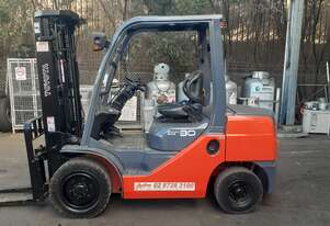 ACTIVE FORKLIFTS - Toyota diesel 3 ton container entry mast forklift for sale 2012 built date 8fd30