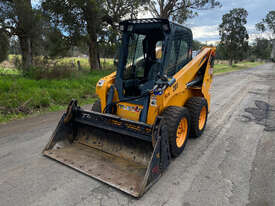 Mustang 1650R Skid Steer Loader - picture1' - Click to enlarge