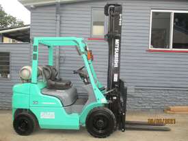 Mitsubishi 2.5 ton LPG, good Used Forklift #1667 - picture0' - Click to enlarge