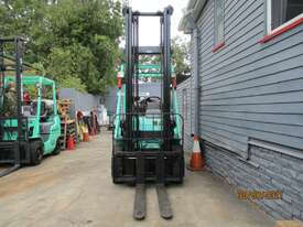Mitsubishi 2.5 ton LPG, good Used Forklift #1667 - picture1' - Click to enlarge