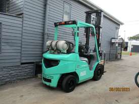 Mitsubishi 2.5 ton LPG, good Used Forklift #1667 - picture2' - Click to enlarge