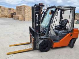 Toyota Diesel 2.5 tonne Forklift - picture0' - Click to enlarge