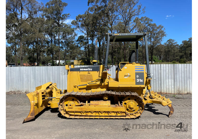 Used 1990 komatsu D31E - 18 Dozer in , - Listed on Machines4u