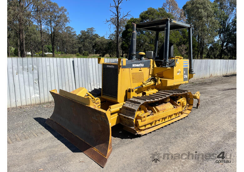 Used 1990 komatsu D31E - 18 Dozer in , - Listed on Machines4u