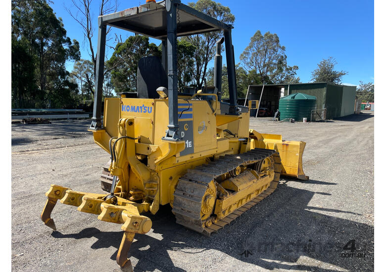 Used 1990 komatsu D31E - 18 Dozer in , - Listed on Machines4u