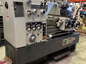 Taiwanese Centre Lathe, Ø 430x550 Turing Capacity - picture0' - Click to enlarge