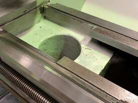 Taiwanese Centre Lathe, Ø 430x550 Turing Capacity - picture1' - Click to enlarge